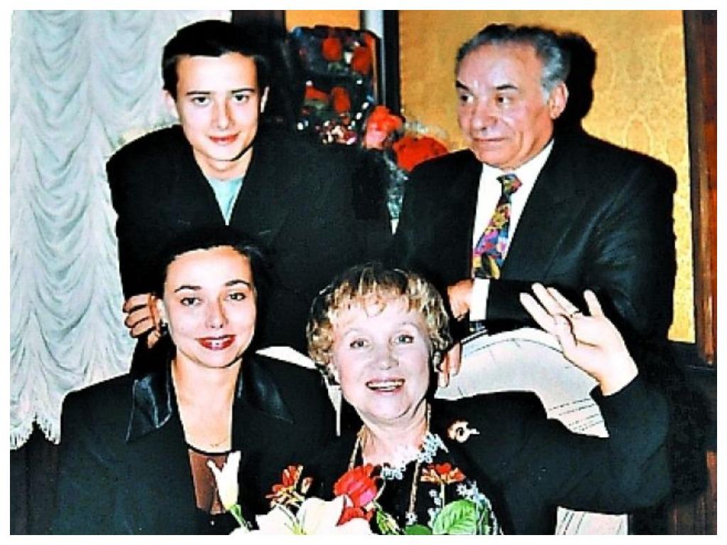 Сколько детей у Надежды Румянцевой Биография, сколько лет, кто отец Принципы воспитания детей в семье советской и российской актрисы