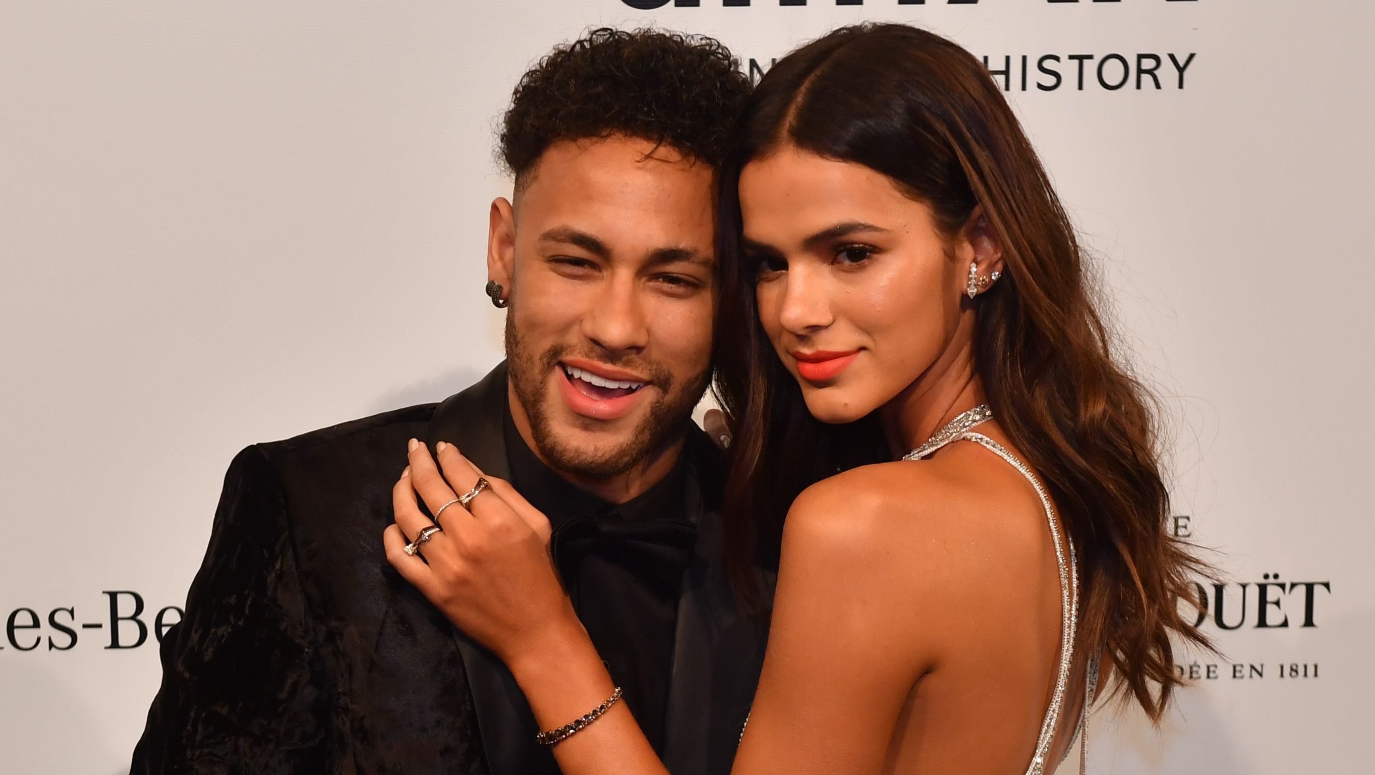 Neymar wife photos